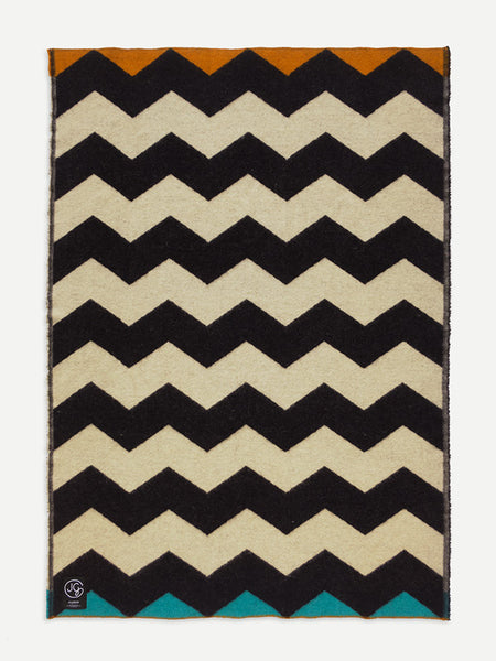 ZIGZAG BLANKET IN BLACK