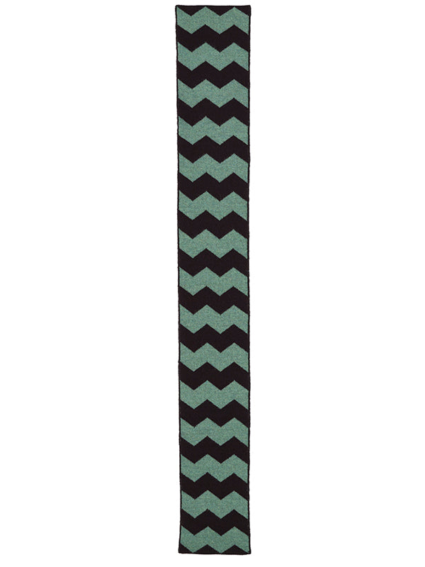Small Zigzag Scarf Black & Strath
